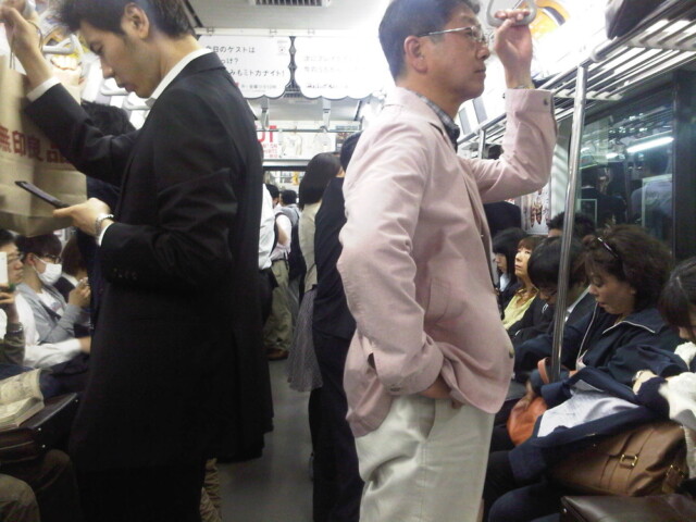 Tooting along on the Yamanote line in Tokyo
