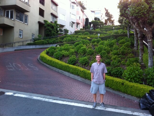 Jball being a tourist at Lombard st