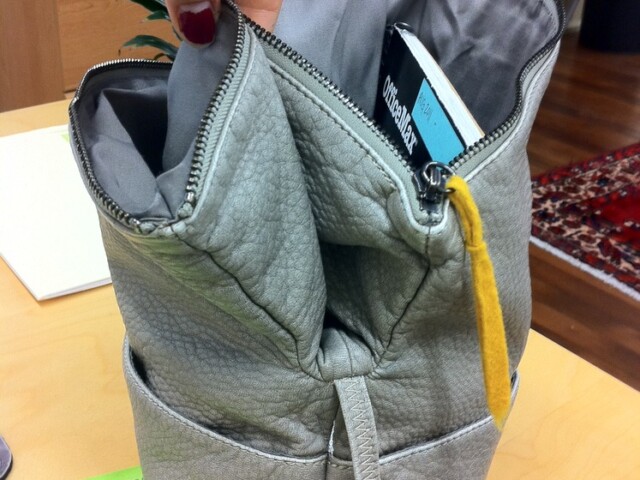 The symmetry of this bag makes it not functional. I lose so much stuff in the pockets.