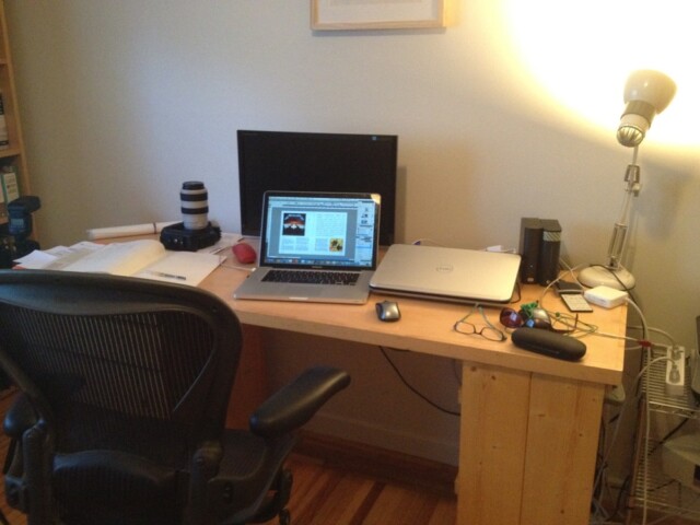 Working on scree in the office / bananas room